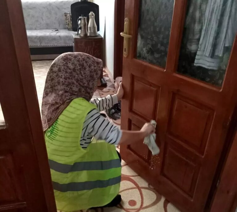 demirci-belediyesinden-yasli-ve-engelli-vatandaslara-temizlik-hizmeti-6TqQX4Ee.jpg