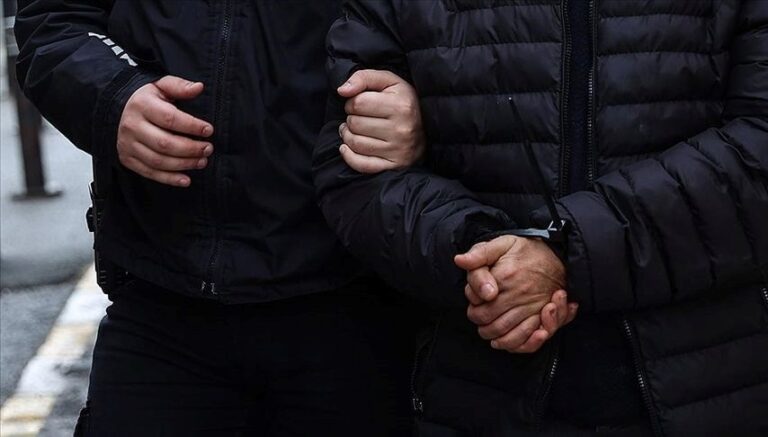 sokak-roportajinda-cumhurbaskani-erdogana-hakaret-edenkisi-tutuklandi-rkQ3KKUw.jpg