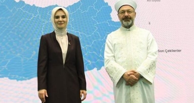 goktas-ve-erbas-dijitale-bagladi-modern-hayatin-yasam-bicimi-aile-kurmayi-yuk-gibi-gosteriyor-22qhDk7t.jpg